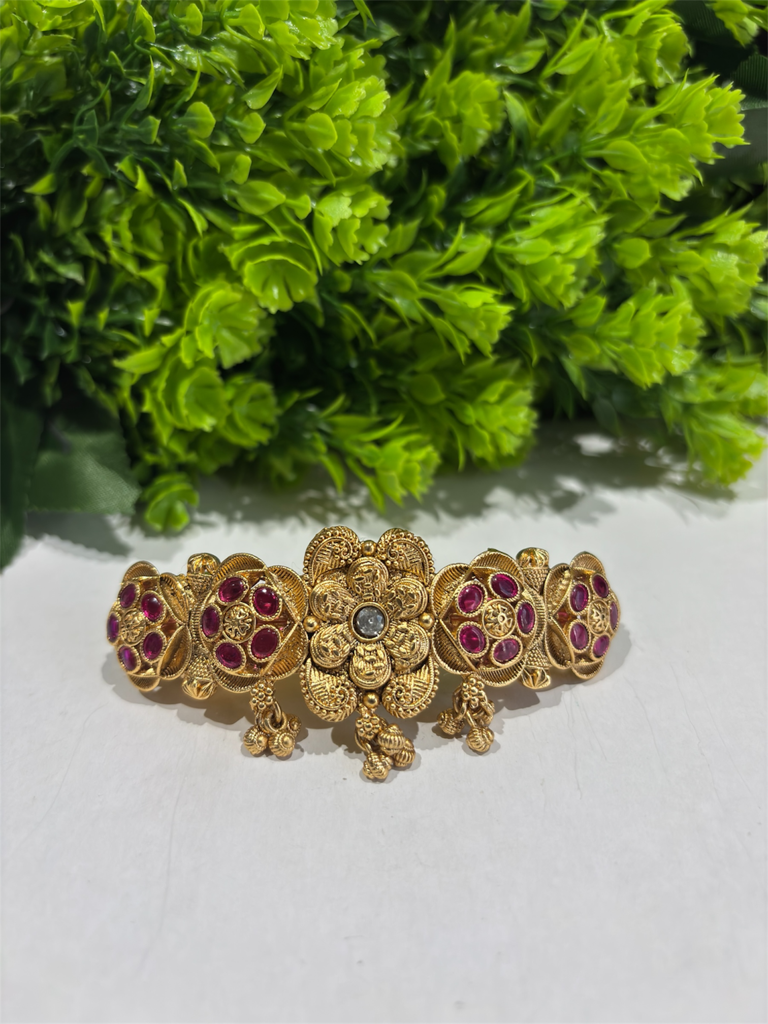 Ishani Antique Centre Clip