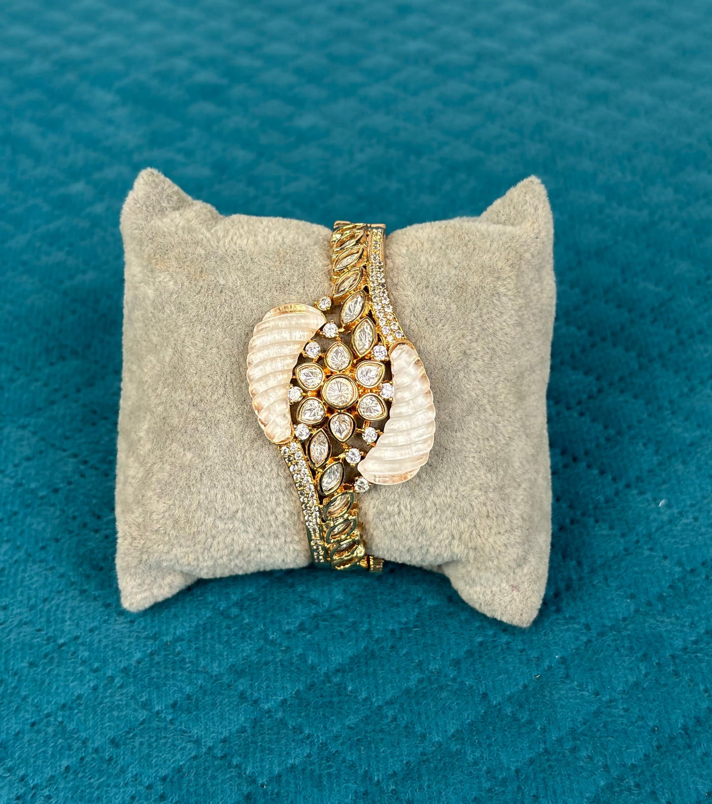 The Pearl Shell Radiance