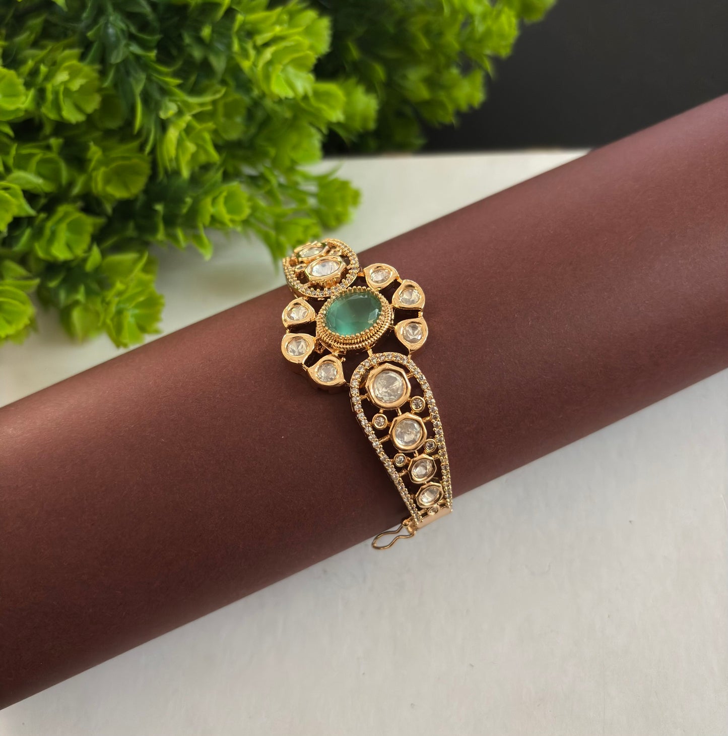 Mint Aura Kundan Kada