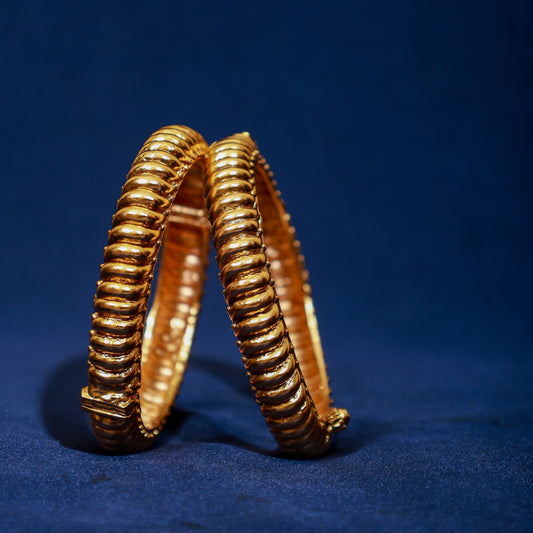 Classic Ribbed Gold Kada