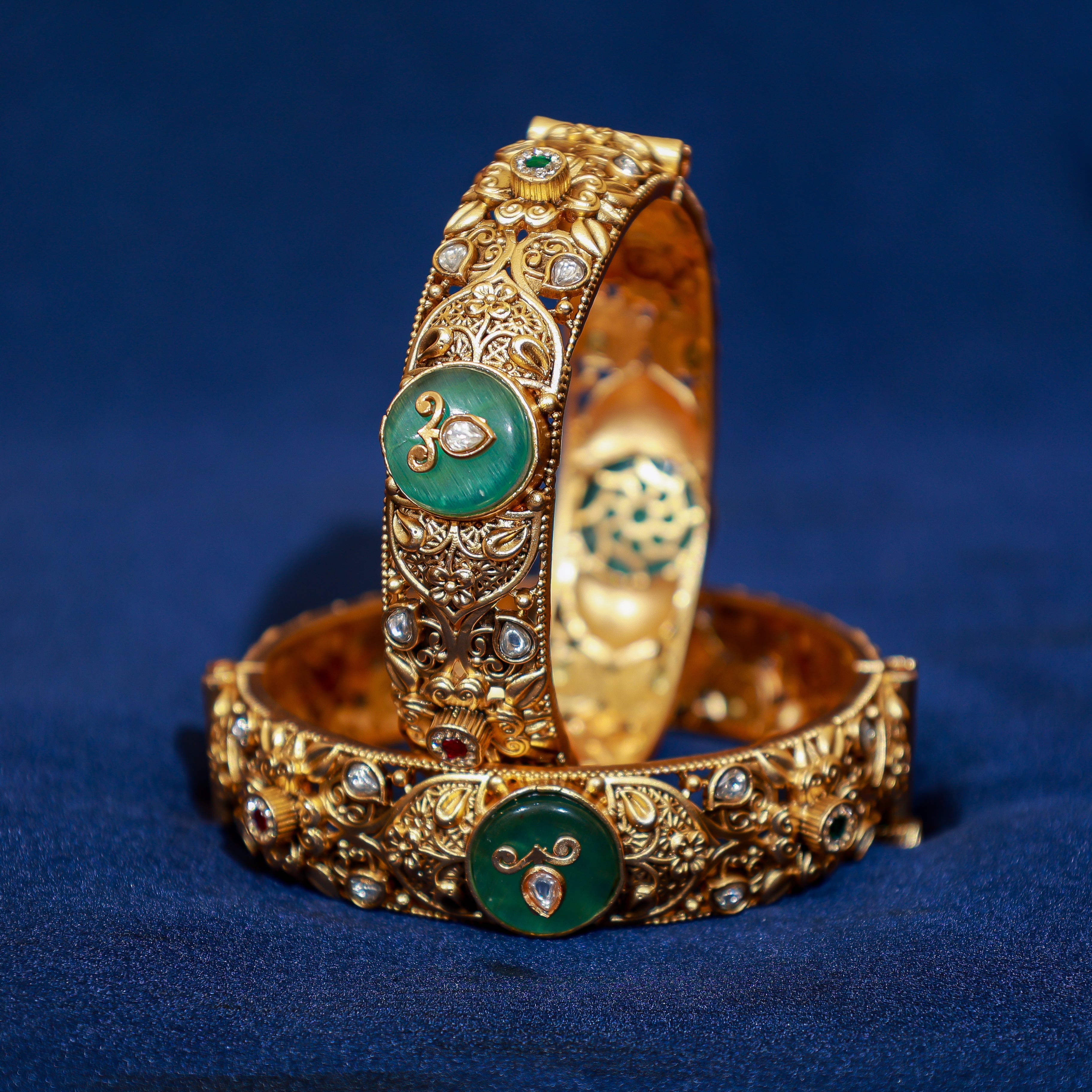 Divine Om Motif Emerald Kada