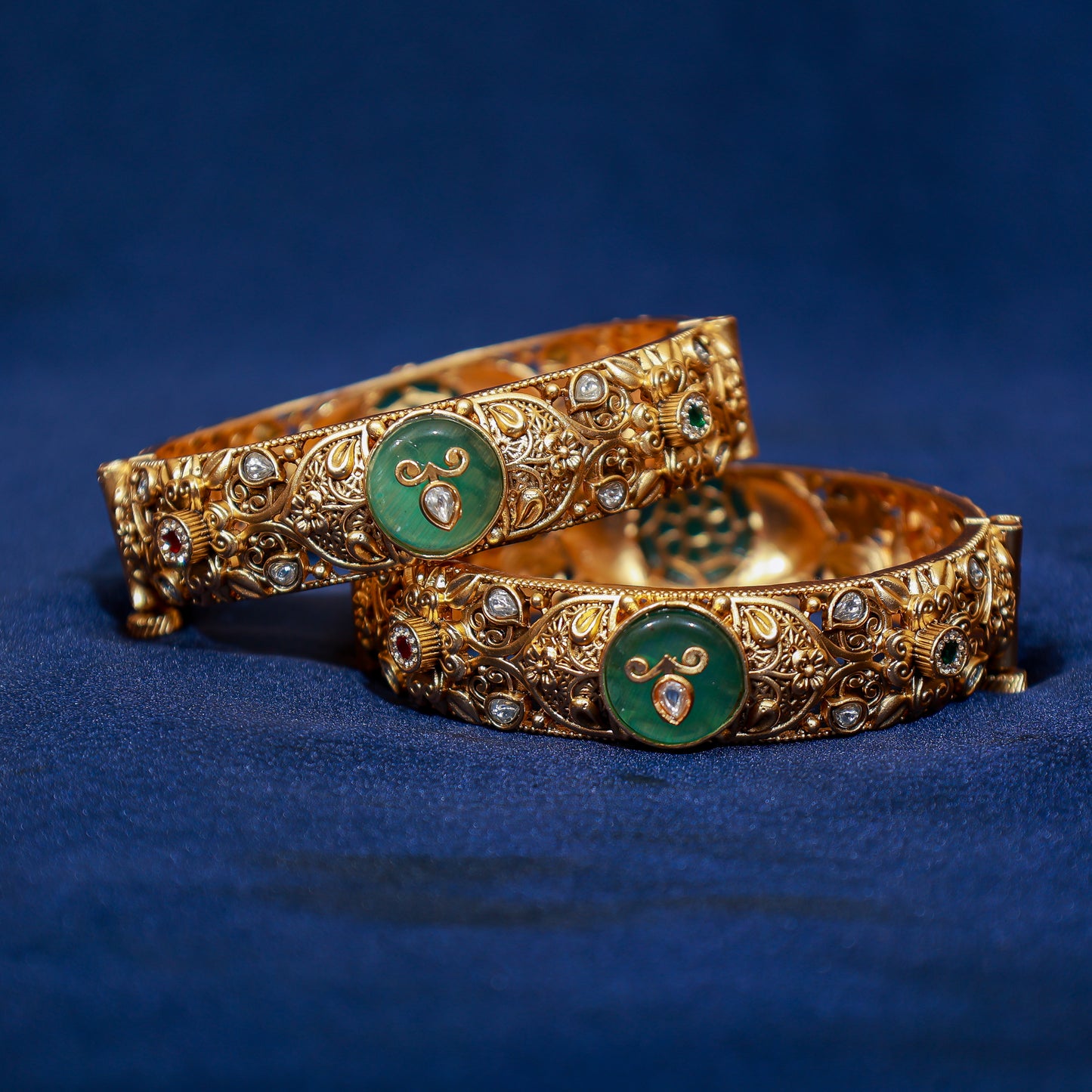 Divine Om Motif Emerald Kada