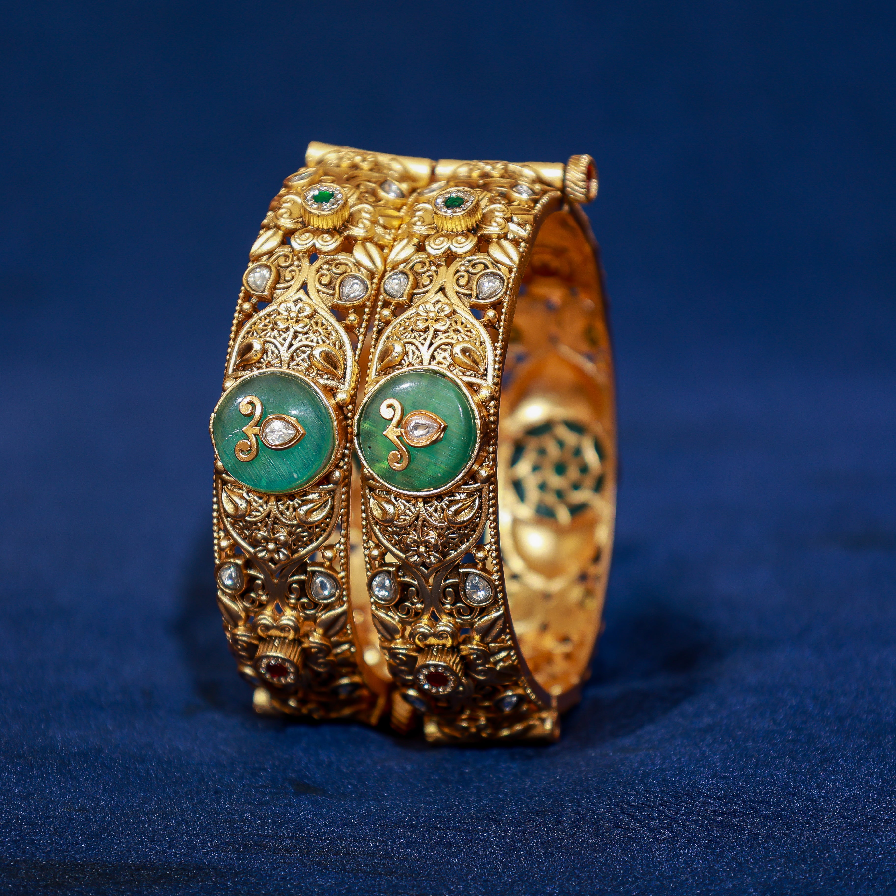 Divine Om Motif Emerald Kada