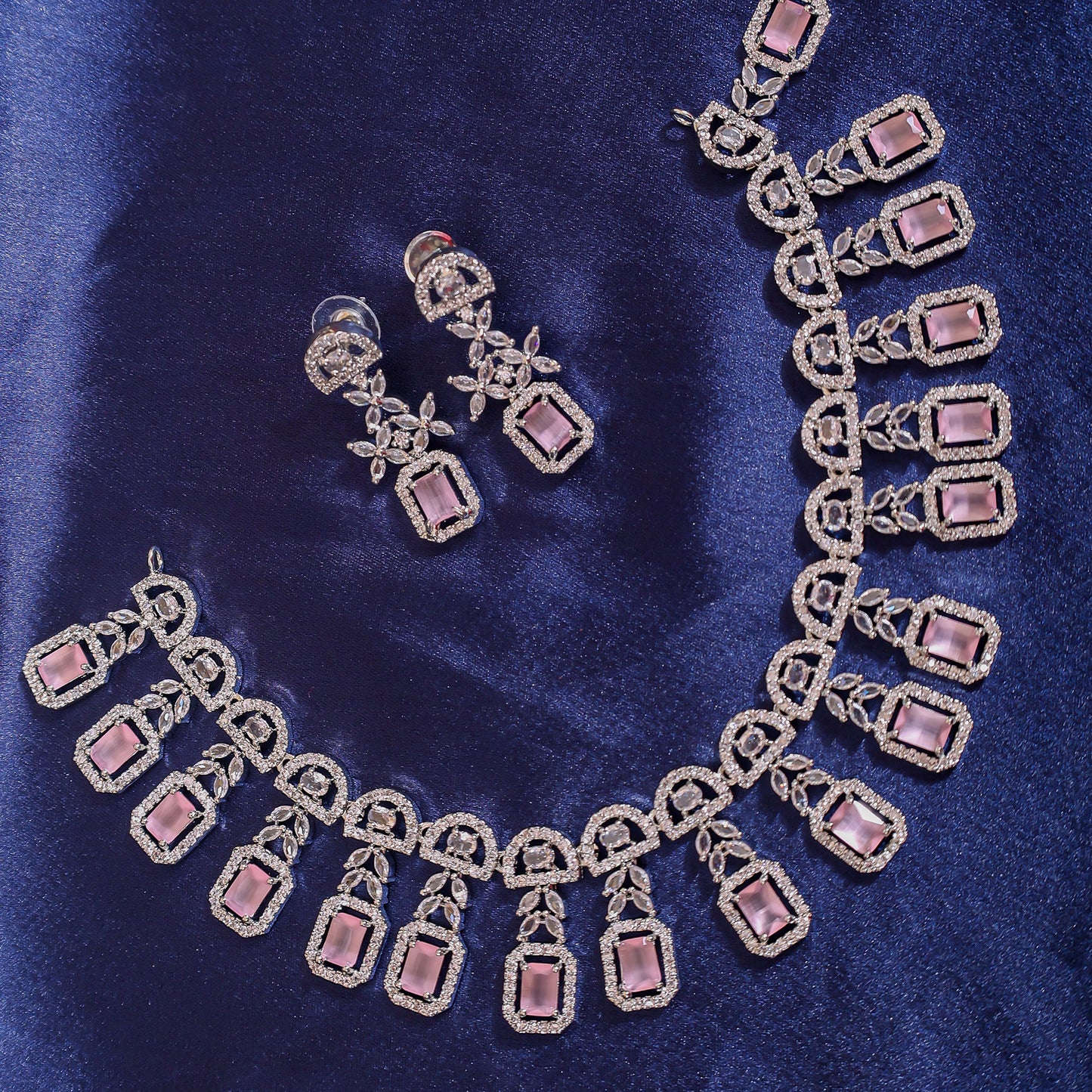 The Rosé Radiant Choker Set