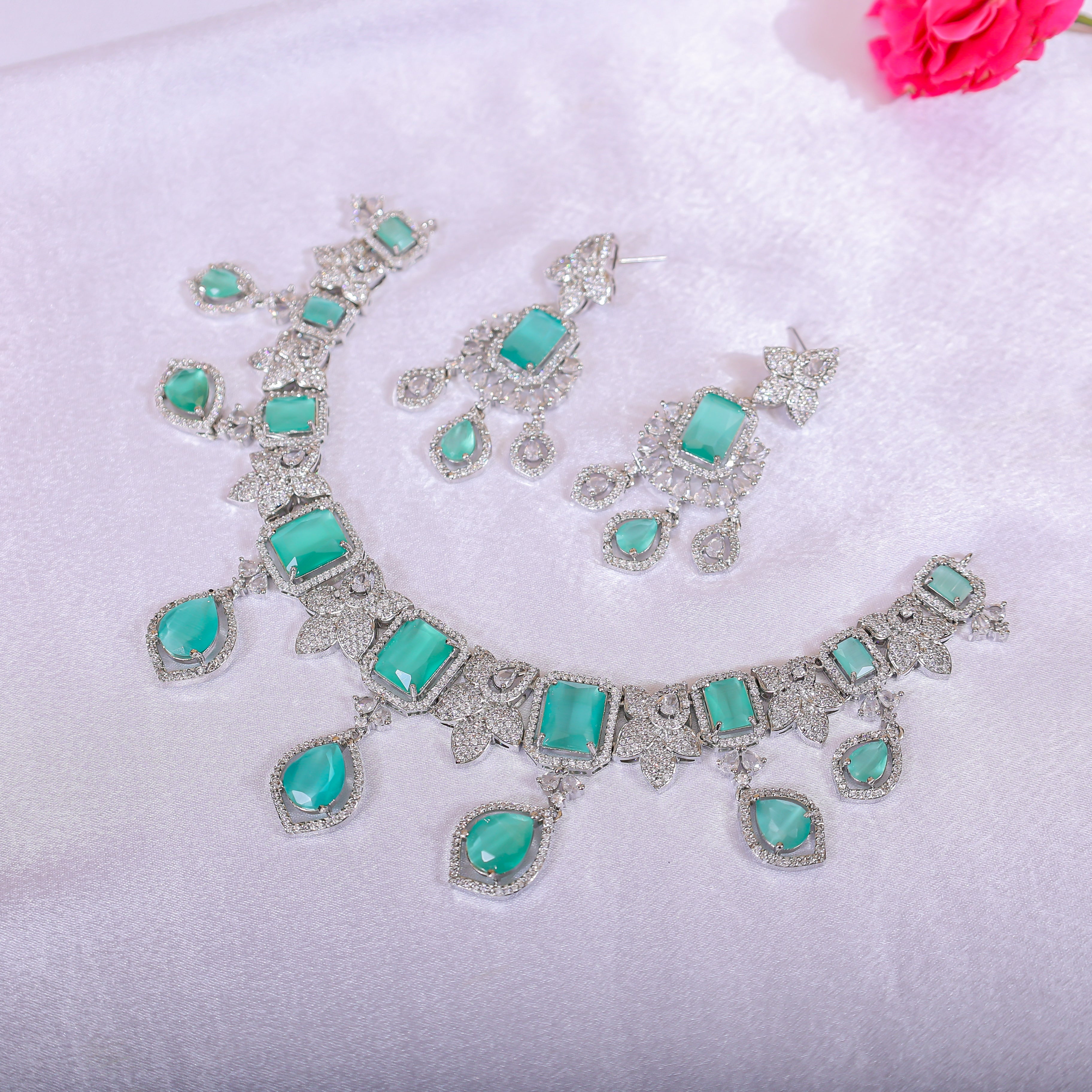 Mint Majesty Choker Set