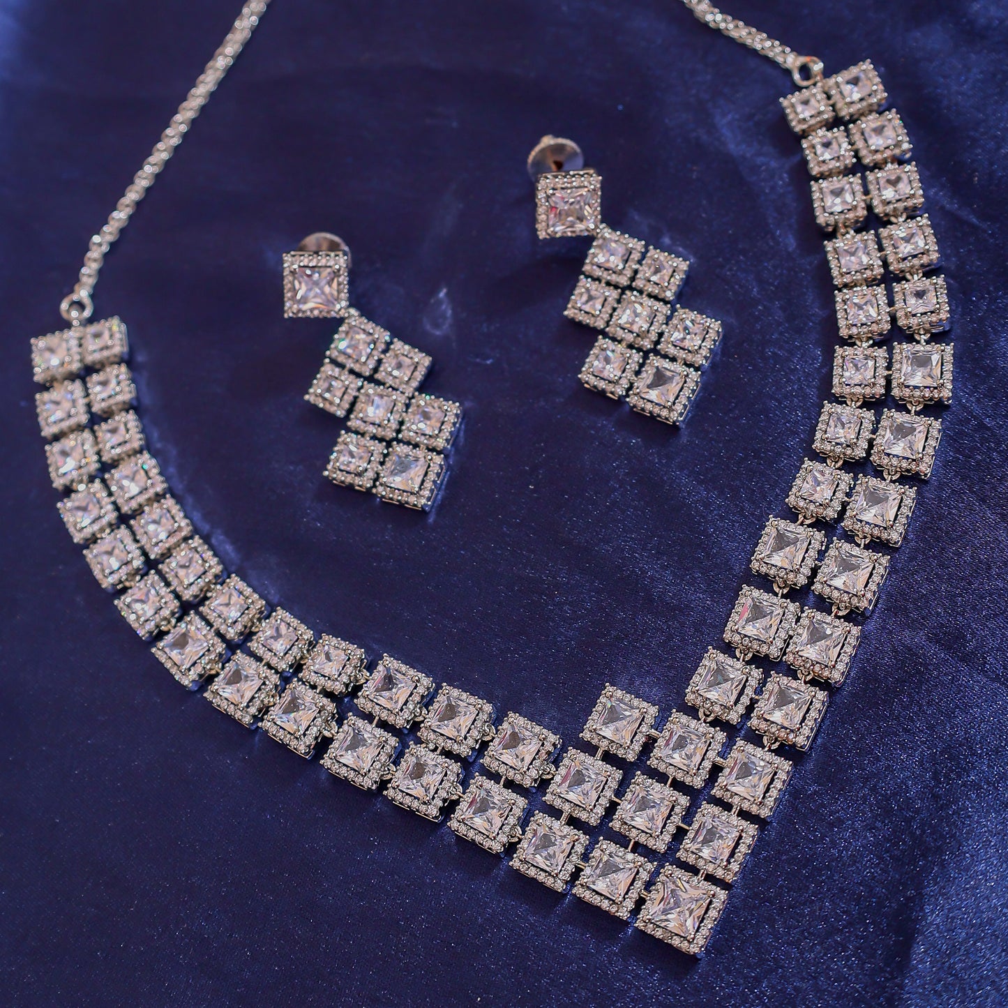The "Starlight Garland" Dual-Layer Floral Suite