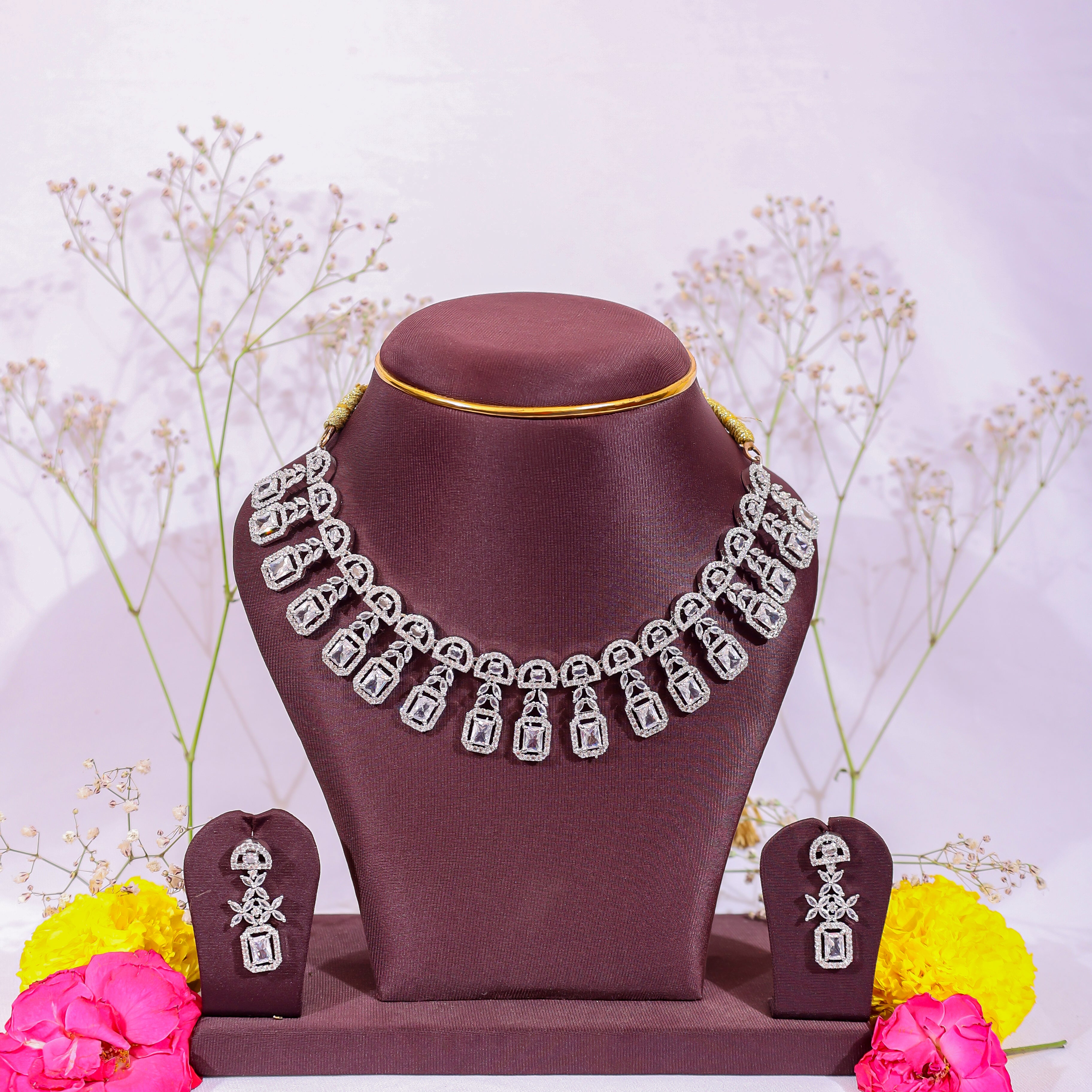 Lustrous Lattice Diamond Set