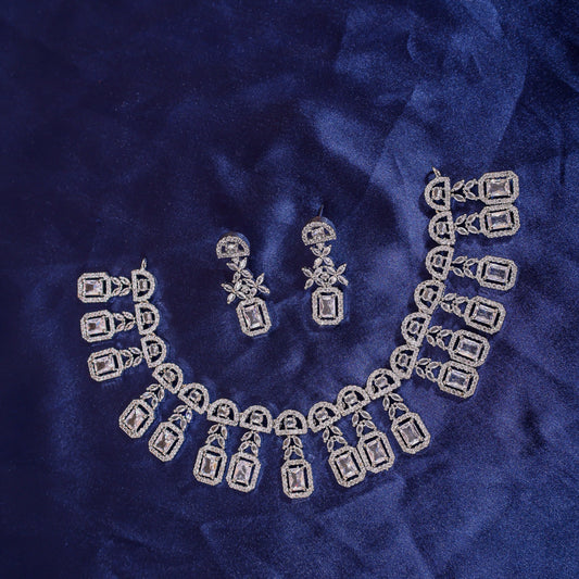 Lustrous Lattice Diamond Set