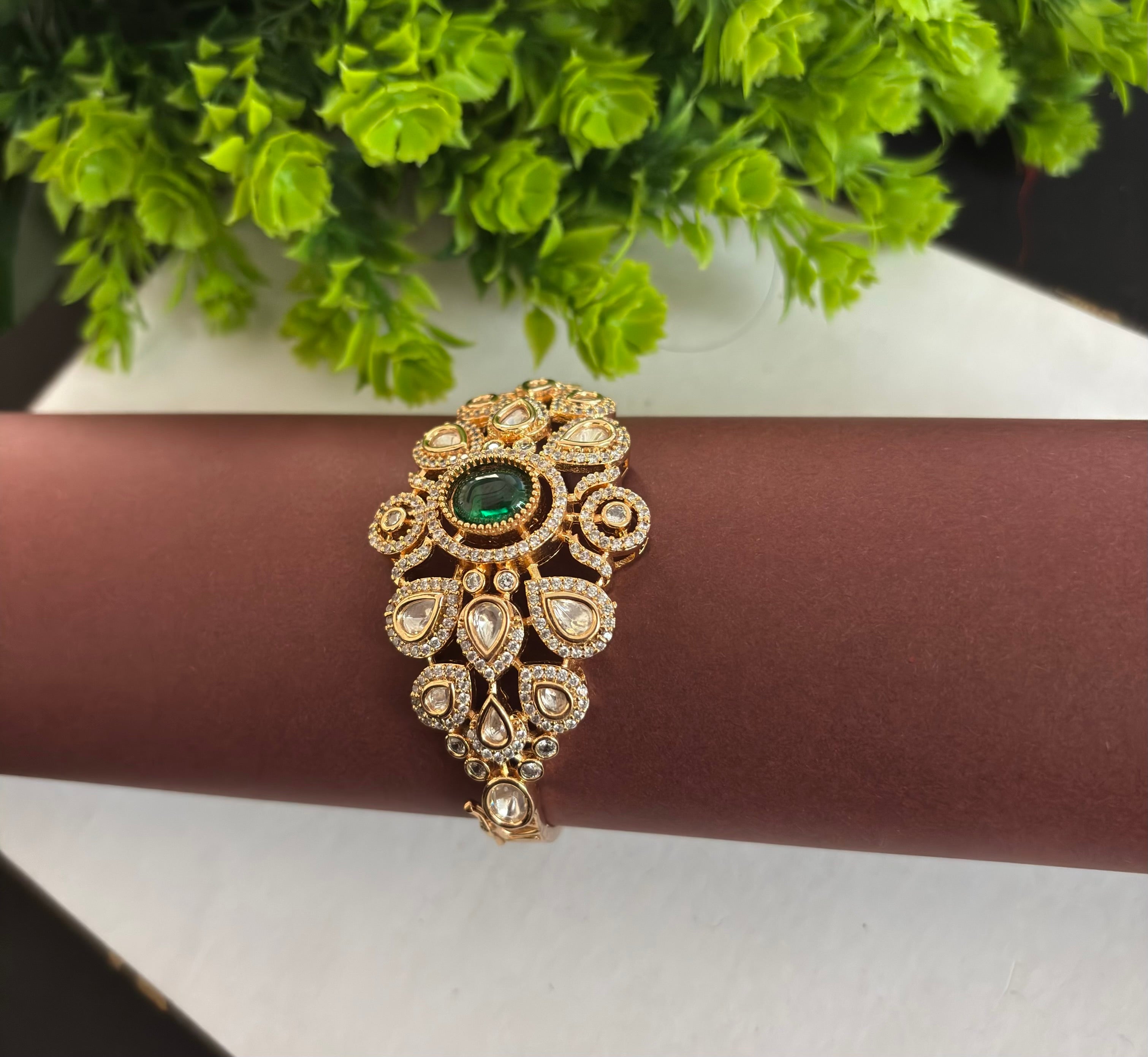 Emerald Opulence Kundan Kada