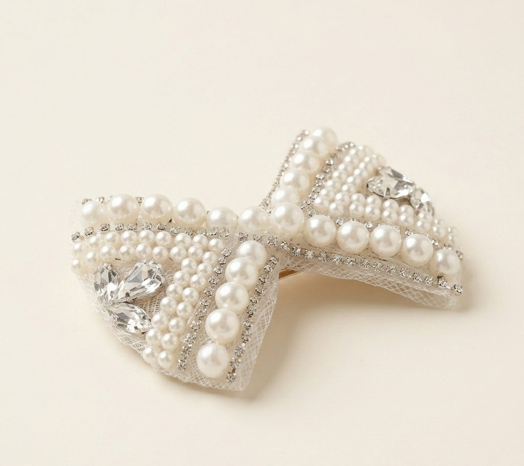 Pearl and Crystal Bow Alligator Pin