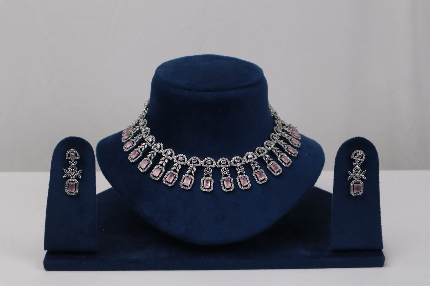 The Rosé Radiant Choker Set