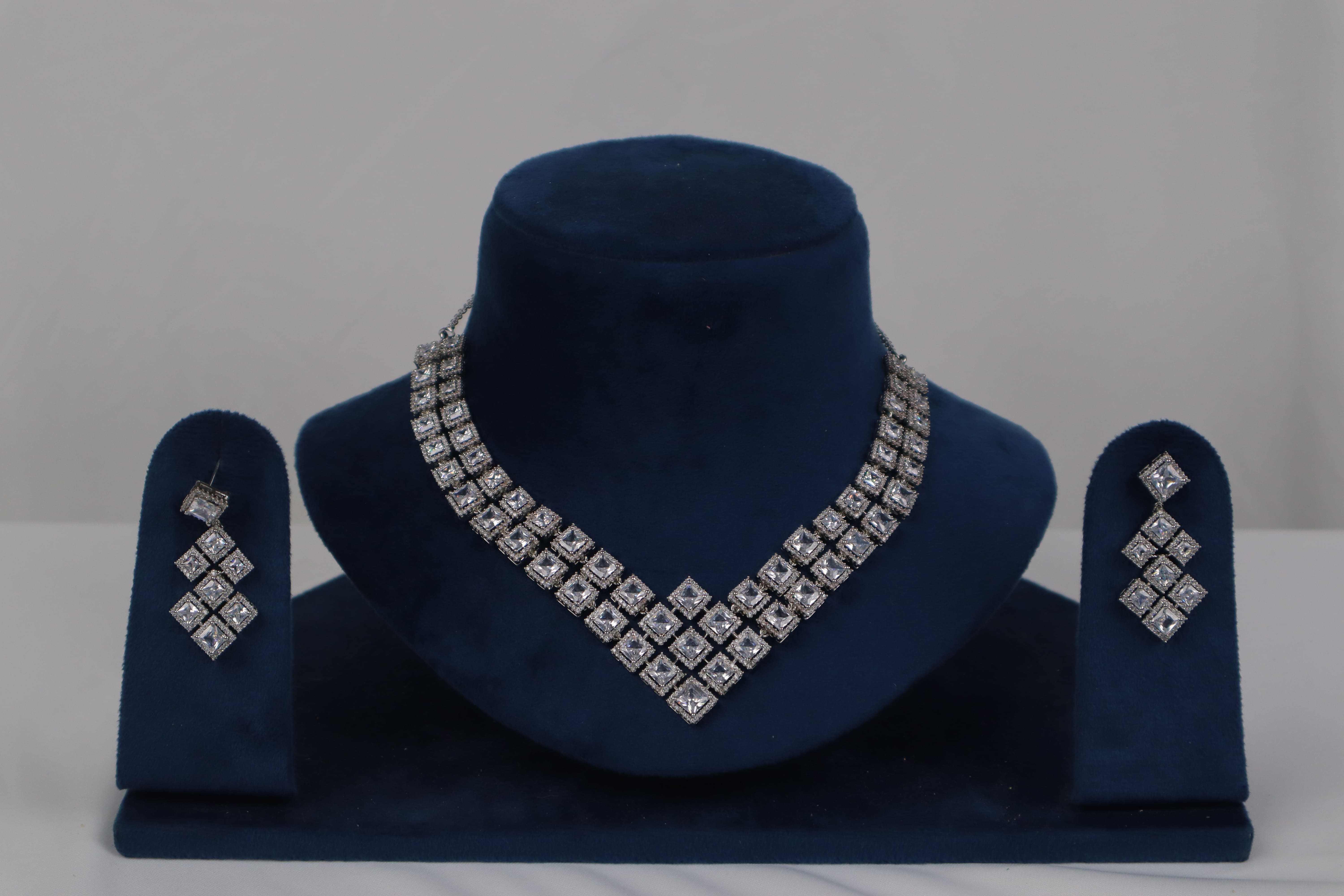 The "Starlight Garland" Dual-Layer Floral Suite