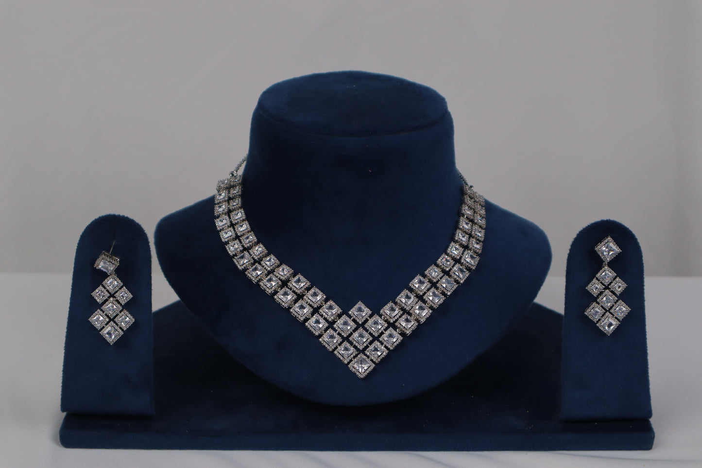 The "Starlight Garland" Dual-Layer Floral Suite