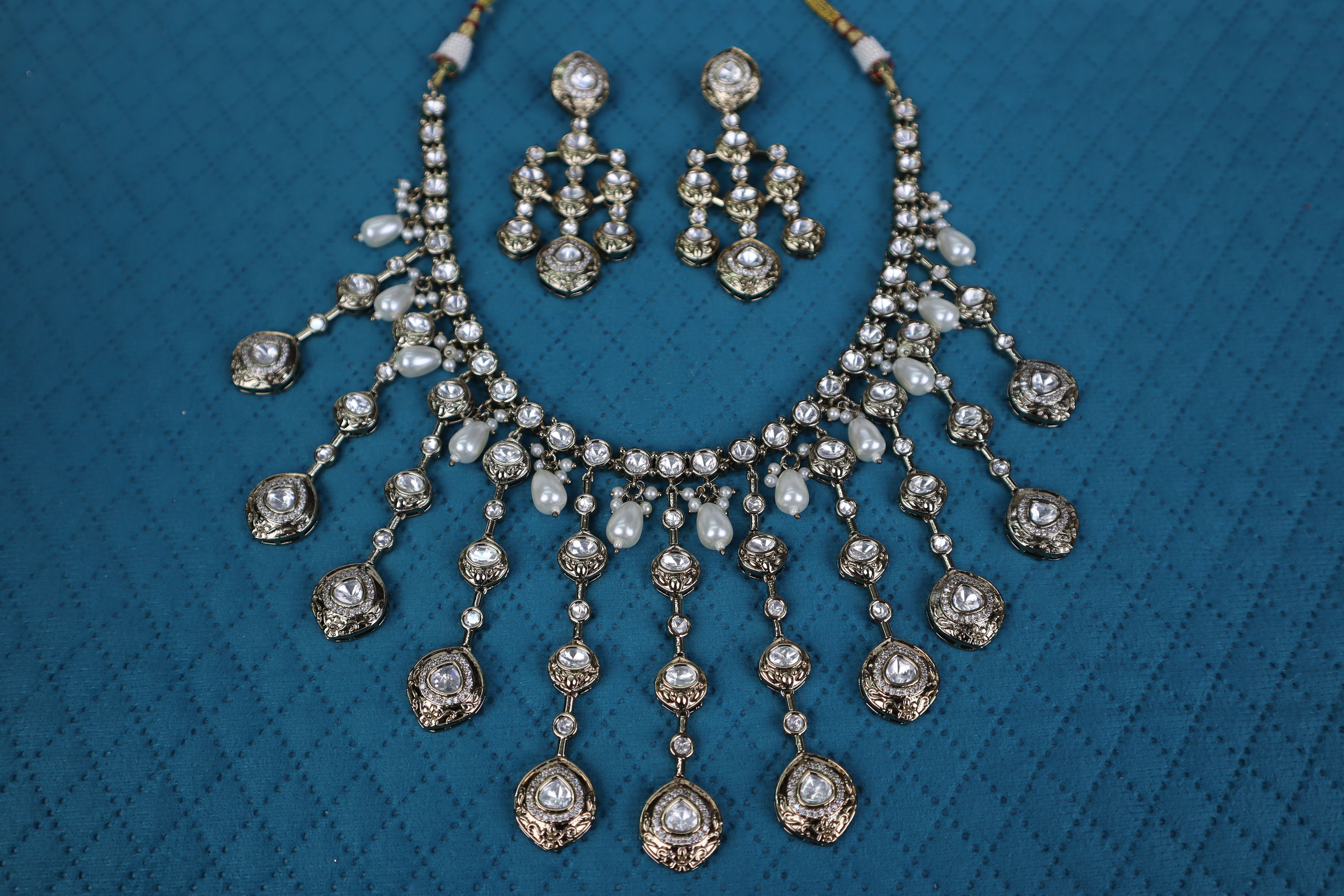 Aura of Awadh Pearl Droplet Necklace