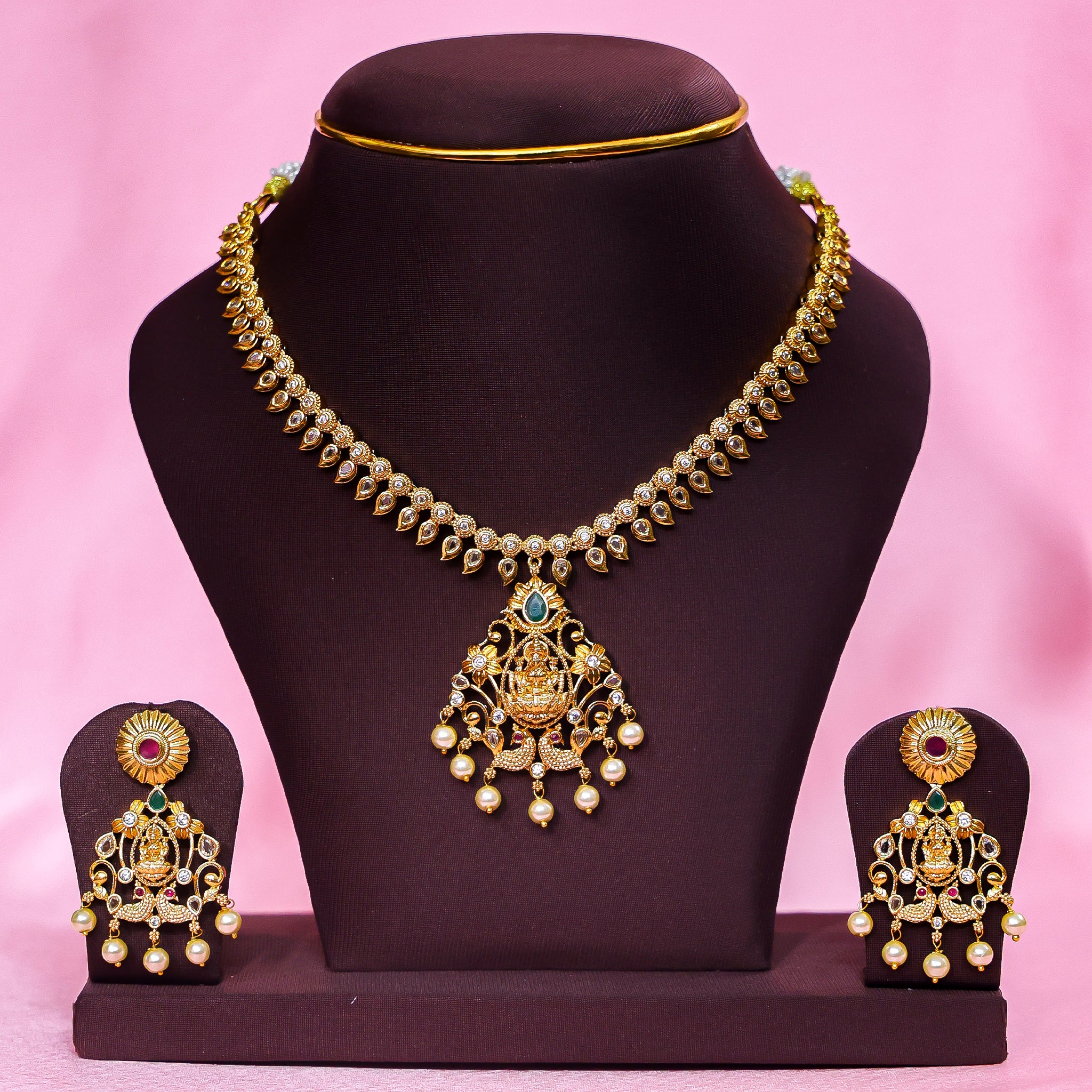 The Lakshmi Vilas Choker Set