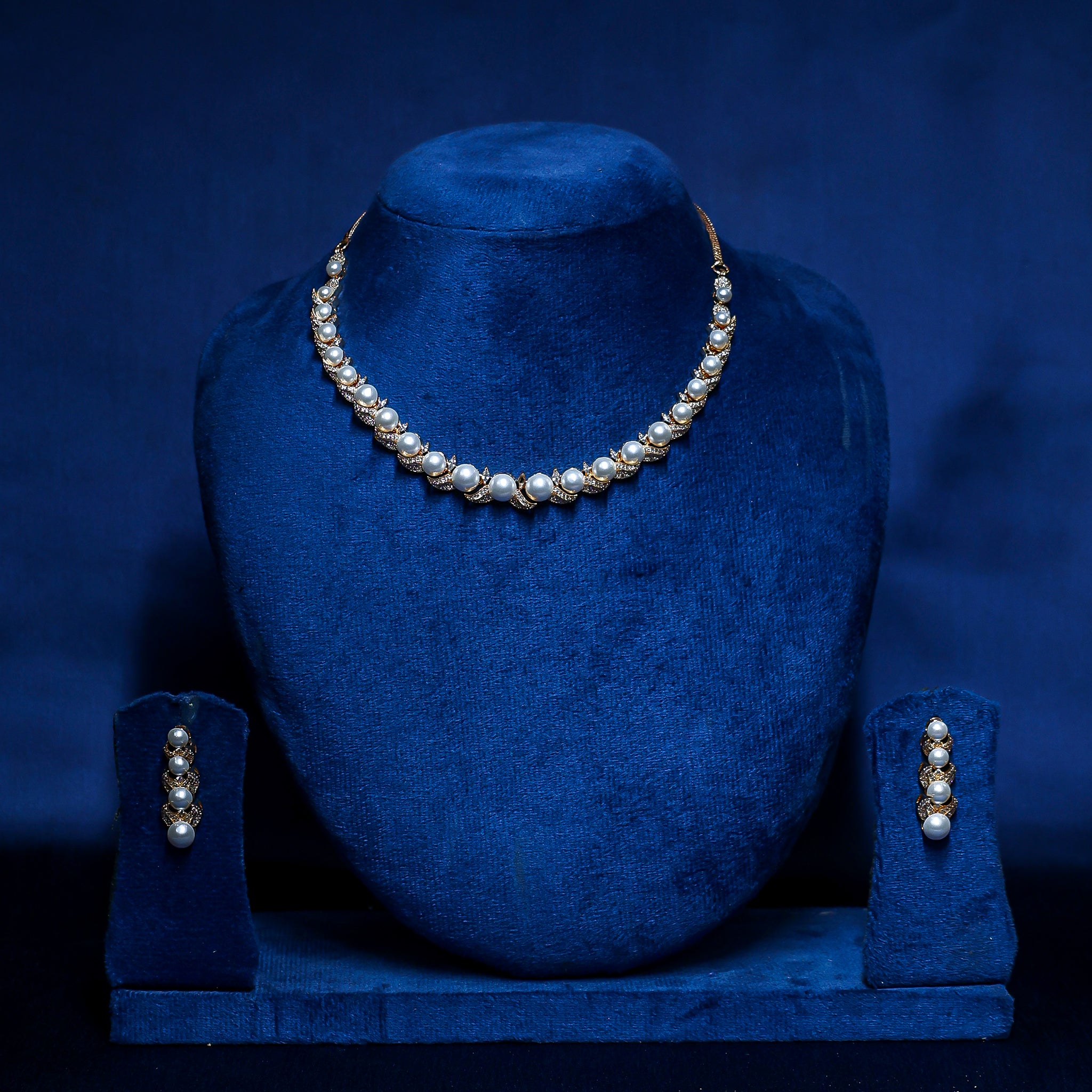 he Pearl & CZ Leaf Motif Choker Set