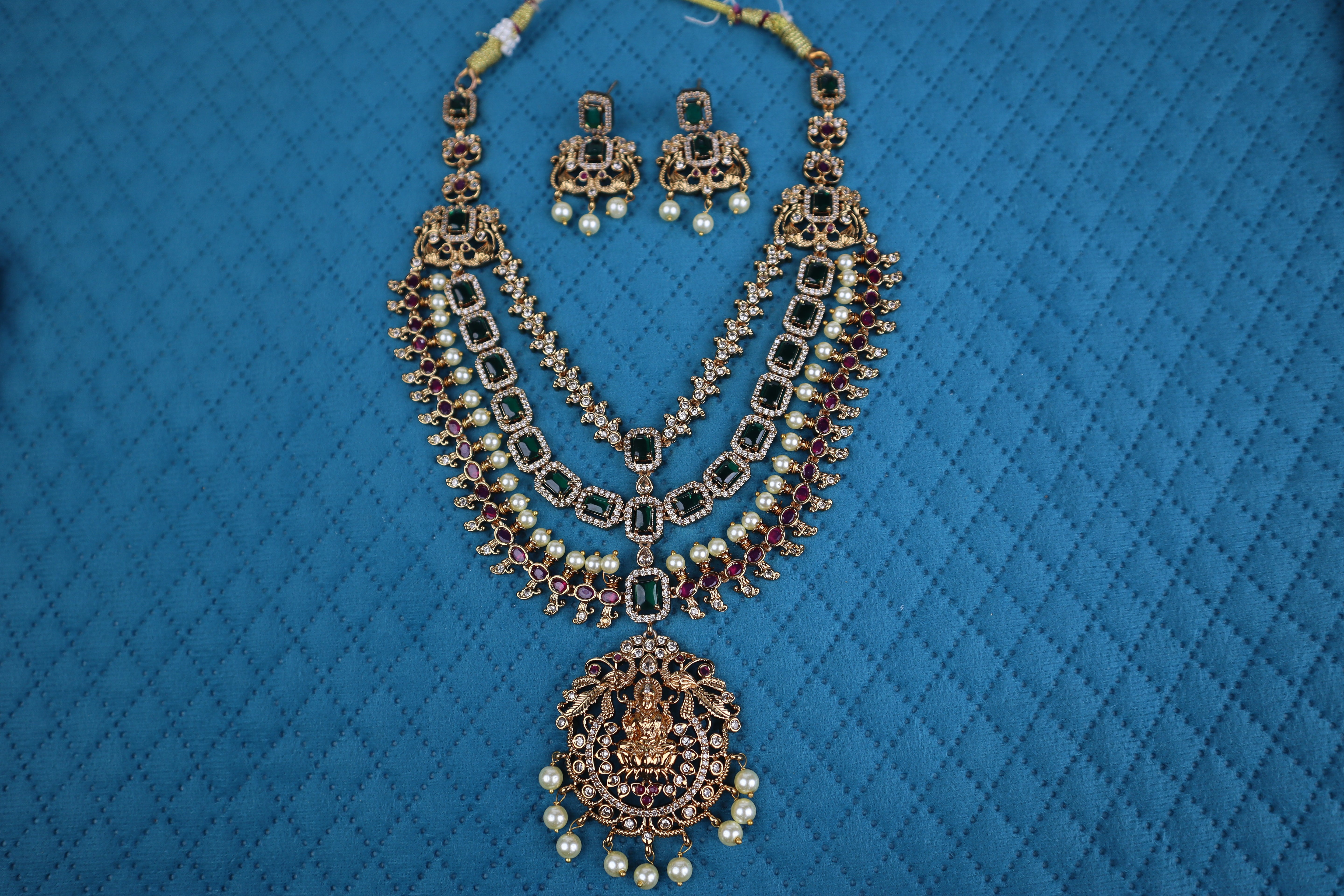 The Grand Temple Emerald Layered Set